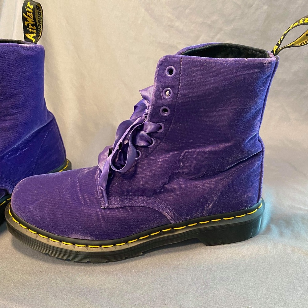 Dr Martens Womens Pascal Purple Velvet Combat Boots Size US 8 Ribbon Lace Up